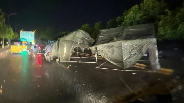 ဧပြီ ၅ ရက် ည ၈ နာရီတုန်းက မန္တလေးမြို့ပေါ် လေပြင်းတိုက်ခတ်ခဲ့တဲ့မြင်ကွင်း 