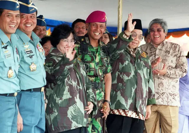 Gusdur, Megawati, dwifungsi ABRI, militer, TNI, ABRI