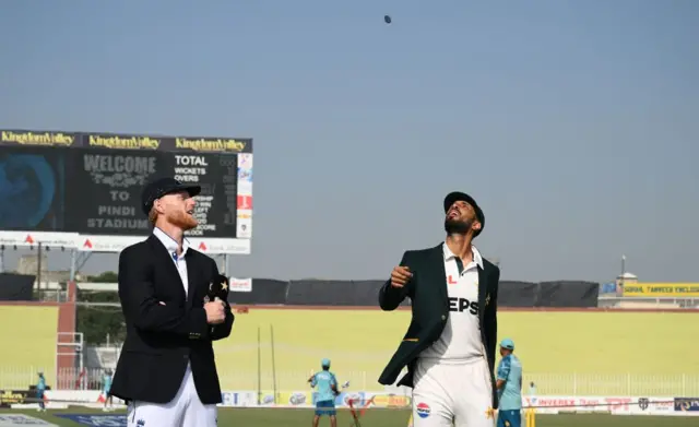 پاکستان ٹیسٹ کے کپتان شان مسعود کو کیٹیگری ڈی میں رکھا گیا ہے