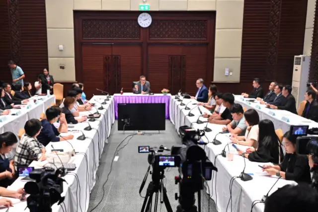 โฆษก ป.ป.ช. และคณะผู้ช่วยเลขาธิการ ป.ป.ช. ชี้แจงคดีที่อยู่ในความสนใจของประชาชน