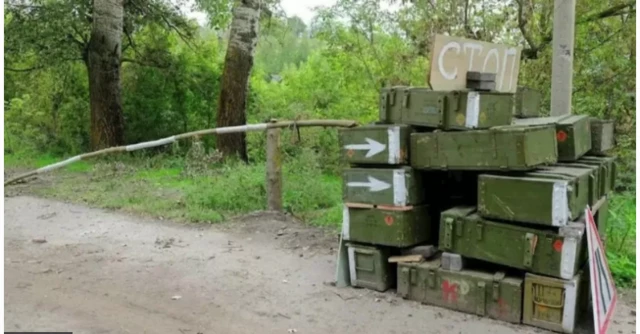 Wanajeshi wa Urusi, katika jaribio lao la haraka la kujiondoa, wameacha silaha zilizotelekezwa na risasi chungu nzima.