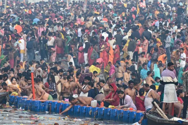 2025ம் ஆண்டு இந்தியாவில் நடந்த கும்ப மேளா, உலகின் மிகப் பெரிய மதக்கூட்டமாகக் கருதப்படுகிறது.