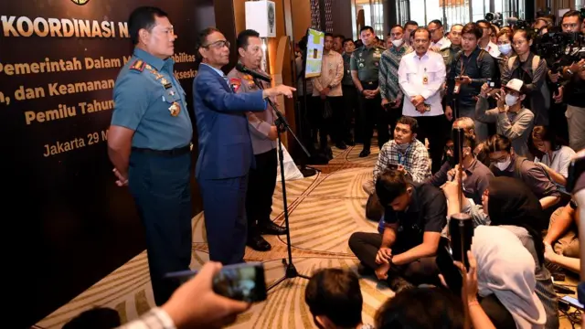 Menkopolhukam Mahfud MD dalam konferensi pers bersama Kapolri Jenderal Listyo Sigit Purnomo dan Panglima TNI Laksamana Yudo Margono.