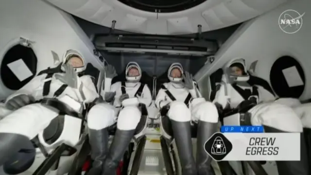 ਪੁਲਾਸ਼ ਯਾਤਰੀ ਵਾਪਸ ਪਰਤੇ