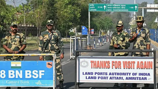 Вагах өткөрмө пунктундагы индиялык аскерлер. 24-апрель, 2025-жыл