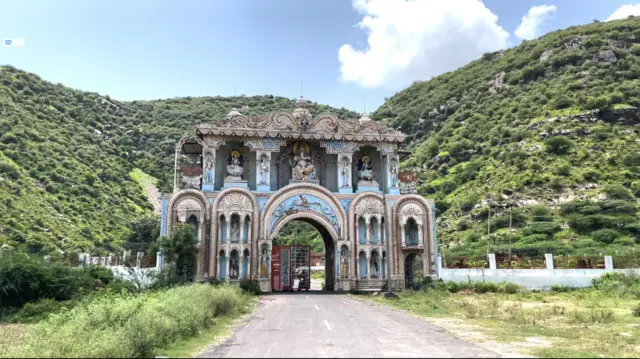 ਨੂਹ ਦੇ ਨਲਹੜ ਵਿੱਚ ਸ਼ਿਵ ਮੰਦਰ