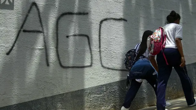 Pintada de las autodefensas en un muro