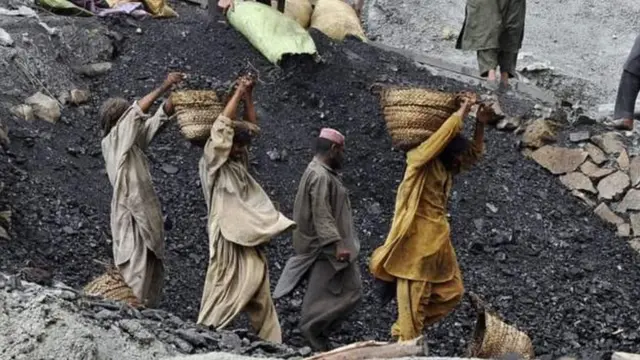 ਕੋਲਾ ਖਾਣ ਵਿੱਚ ਕੰਮ ਕਰ ਰਹੇ ਕਾਮੇ