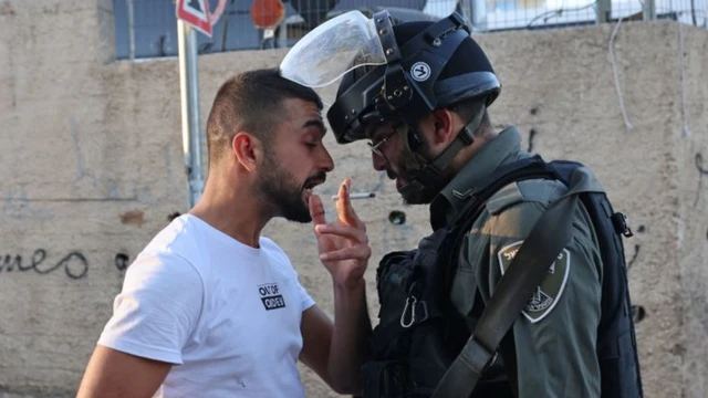 Confrontation between Palestinian man and a member of the Israeli security forces
