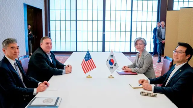 성 킴 주 필리핀 미국 대사가 계속해서 북핵 협상을 끌고 갈 수 없는 만큼 협상 체제를 갖추는 것은 환영할 만한 일이라는 분석도 나오고 있다