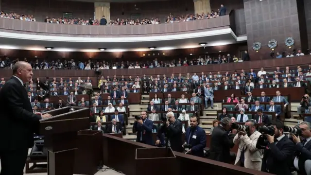 Erdoğan Meclis'te AKP Grup toplantısında kürsüde konuşuyor