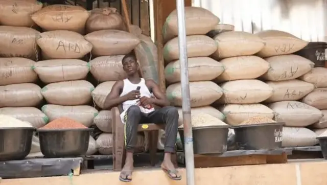 Kepu kepu na-ekwu na ọnụ ahịa osikapa adawala