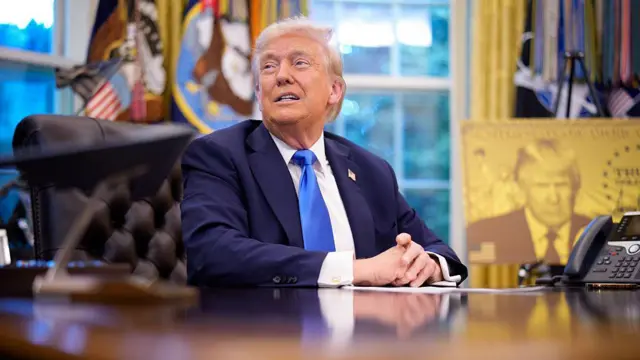 Дональд Трамп в Овальном кабинете.