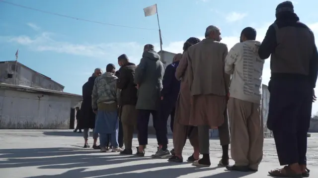 معتادان در مرکز درمان معتادان امید جنوری ۲۰۲۵.