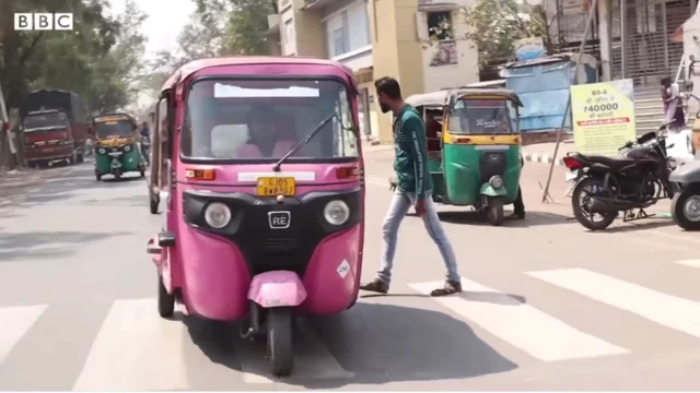 પિંક રિક્ષા