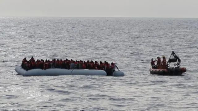 ඇතැම් දරුවන්ගේ දෙමව්පියන් මුහුද මැදදී මරණයට පත්වූ අවස්ථා ද ඇත