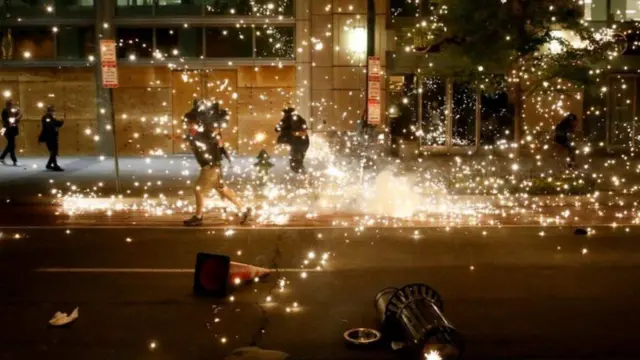 வாஷிங்டனில் ஏற்பட்ட மோதல்