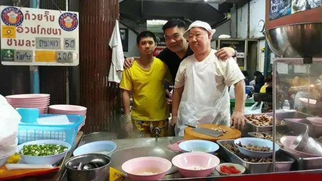 ร้าน "ก๋วยจั๊บเฮียอ้วน"