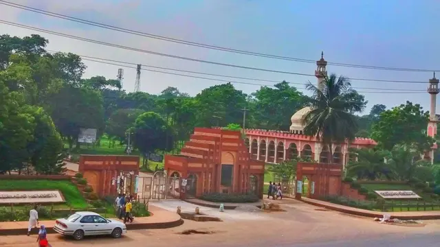 জাহাঙ্গীরনগর বিশ্ববিদ্যালয়ের প্রধান ফটক