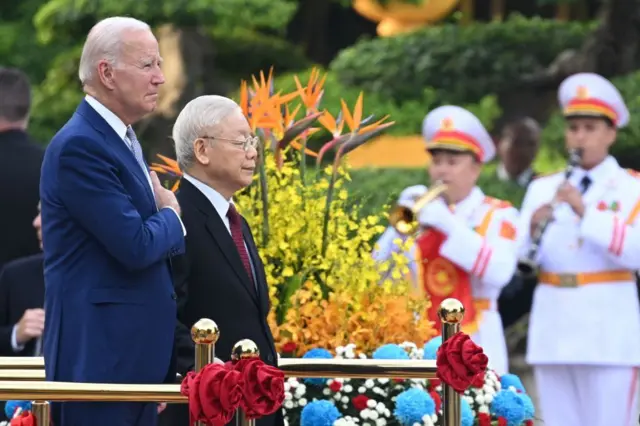 Tổng thống Hoa Kỳ Joe Biden tham dự lễ đón do Tổng Bí thư Đảng Cộng sản Việt Nam Nguyễn Phú Trọng chủ trì tại  Hà Nội vào ngày 10 tháng 9 năm 2023