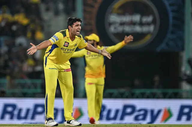 தொடர்ந்து மூன்றாவது தோல்விக்கு வித்திட்ட விரீயமற்ற சென்னை சூப்பர் கிங்ஸின் பந்துவீச்சு