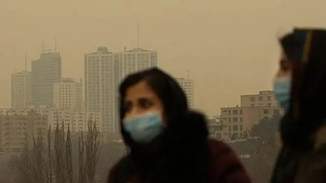 محمدرضا صباغیان، نماینده مجلس شورای اسلامی یک روز پیش از این گفته آلودگی «در حال خفه کردن مردم است» و هشدار داده «ما در حال دریغ کردن نفس کشیدن از مردم هستیم»