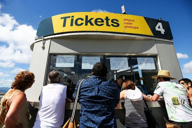 भारत के सिवा दूसरी टीमों के मुक़ाबले में कम बिक रहे टिकट 