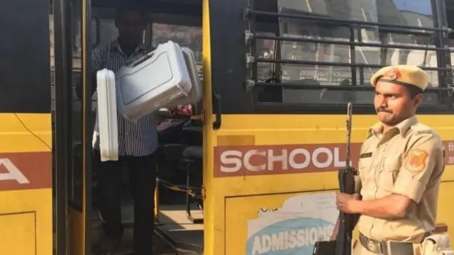 வாக்குப்பெட்டிகள்