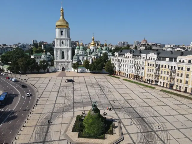 Так виглядає Софійська площі після дрифтингу Red Bull. Фото КМДА