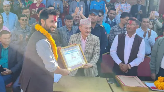 शुक्रवार रबि लामिछानेले विजयी भएको प्रमाणपत्र लिइसकेका छन्।