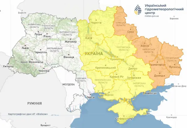 Карта України з кольоровими зонами небезпеки від Українського гідрометеорологічного центру. Центральні та південні області позначені жовтим кольором, східні — помаранчевим, західні — без застережень. Позначені назви областей і великих міст.