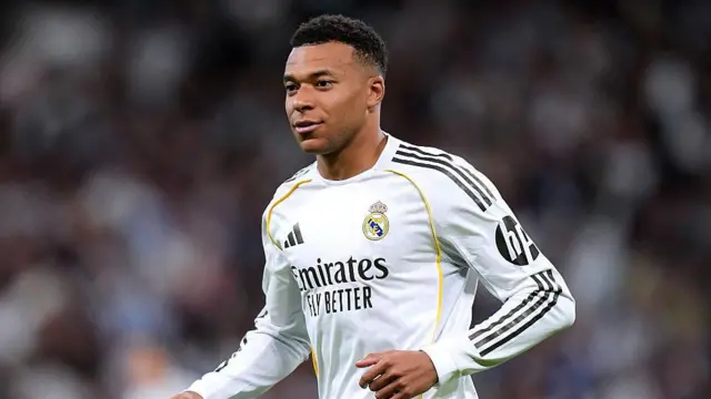 Kylian Mbappé a été sifflé par les supporters lors du match de Liga opposant le Real Madrid au Real Oviedo au stade Santiago Bernabéu le 14 mai 2026 à Madrid, en Espagne.