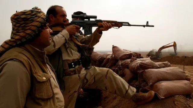 Ciidamada Ciraaq waxaa duullaanka ku wehliya malleeshiyaadka Shiicada iyo kurdiyiinta