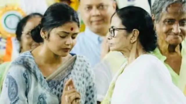 सयानी घोष ख़ुद को ममता बनर्जी की सिपाही बताती हैं