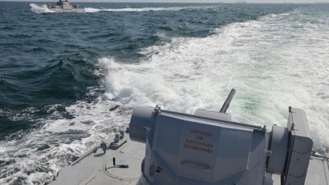 Азовське море і військові судна