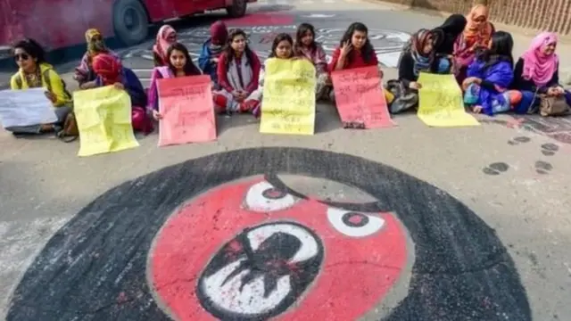 ধর্ষণের বিরুদ্ধে প্রতিবাদ