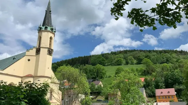 كانت بلدة ياخيموف، التي يبلغ عدد سكانها حاليا 2700 شخص، ثاني أكبر مدينة في بوهيميا بعد براغ