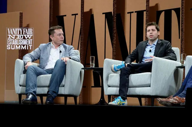 O CEO e arquiteto de produtos da Tesla Motors, Elon Musk, e o presidente da Y Combinator, Sam Altman, falam no palco durante o evento “What Will They Think of Next? Talking About Innovation” (O que eles vão pensar a seguir? Falando sobre inovação) na Vanity Fair New Establishment Summit no Yerba Buena Center for the Arts em 6 de outubro de 2015 em San Francisco, Califórnia