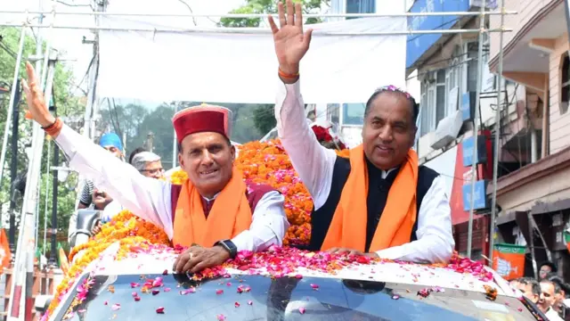 हिमाचल के मुख्यमंत्री जयराम ठाकुर (दाएं) के साथ राम स्वरूप शर्मा