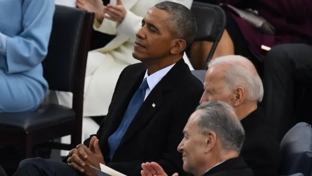 Барак Обама та Джозеф Байден на інавгурації президента США, 20 січня 2017 року