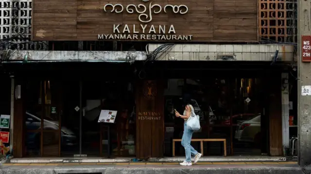 ဘန်ကောက်မြို့လယ်ခေါင်မှာဖွင့်ထားတဲ့ ကလျာဏ မြန်မာစားသောက်ဆိုင်