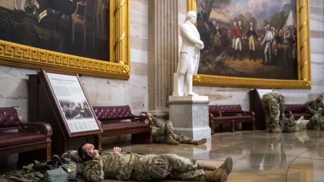 Солдаты Национальной гвардии в Капитолии