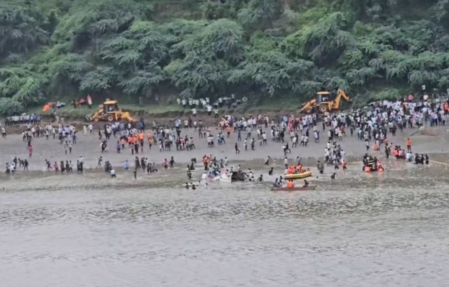 બીબીસી ગુજરાતી વડોદરા પુલ અકસ્માત વાહન મહીસાગર નદી ગંભીરા બ્રિજ 