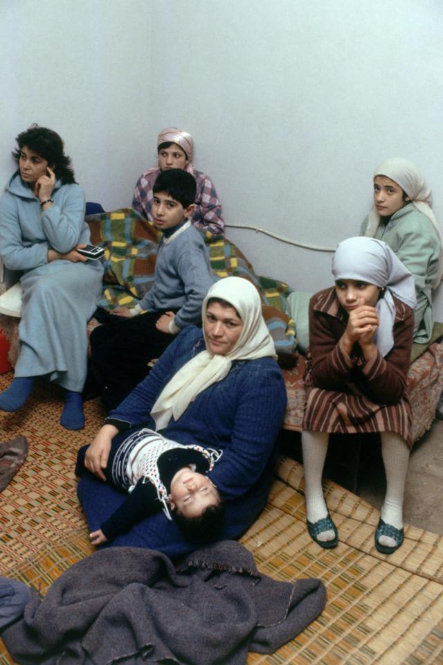 عائلة لبنانية في الملجأ خلال الحرب