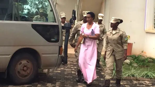 Diane akurikiranwa ari kumwe na mama wiwe Adeline Rwigara