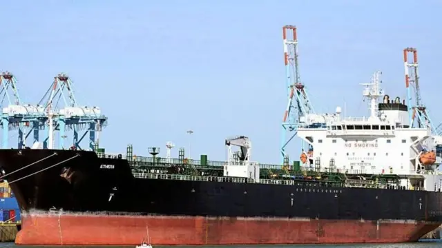 அமெரிக்காவைச் சேர்ந்த தேசிய பாதுகாப்பு சிந்தனைக் குழுவான சிஎஸ்ஐஎஸ்-இன் படி, போர் தொடங்குவதற்கு முன்பு 70.50 டாலராக இருந்த கச்சா எண்ணெய் விலை, வெள்ளிக்கிழமை நிலவரப்படி ஒரு பேரலுக்கு 92 டாலரை எட்டியுள்ளது.
