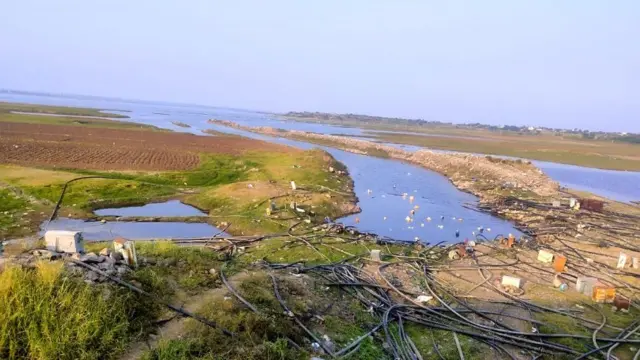 उजनी धरणाच्या पाण्याचा फुगवटा जानेवारीतच ओसरल्याचं चित्र आहे.