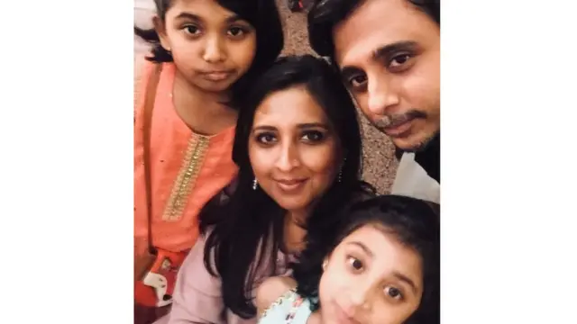 এই পারিবরিক ছবিটি এখন কেবল স্মৃতি