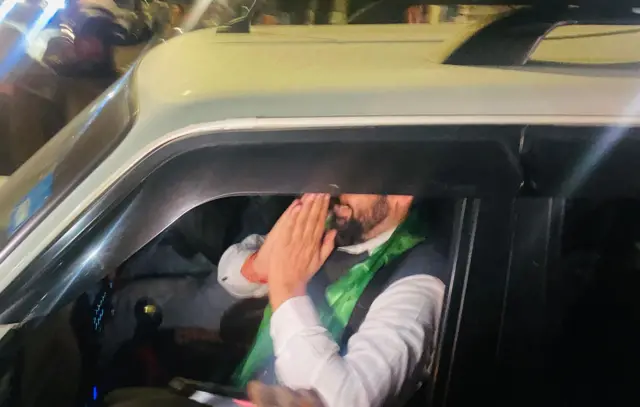 कास्की जिल्ला अदालतबाट बाहिरिँदै रवि लामिछाने