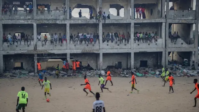 Dhalinyarro ku ciyaareyso magaalada Muqdisho